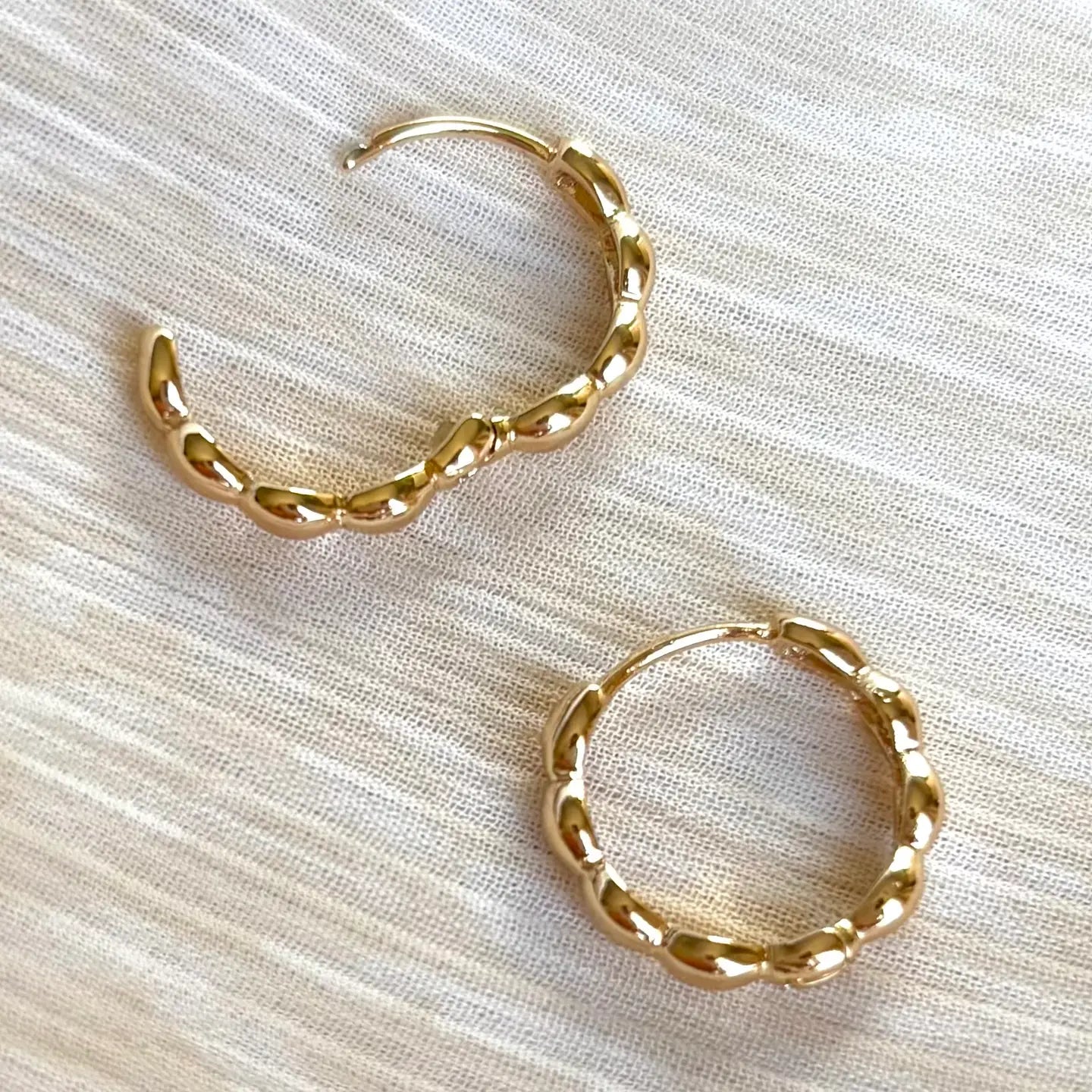 Wavy Hoop Earrings | 18k Gold
