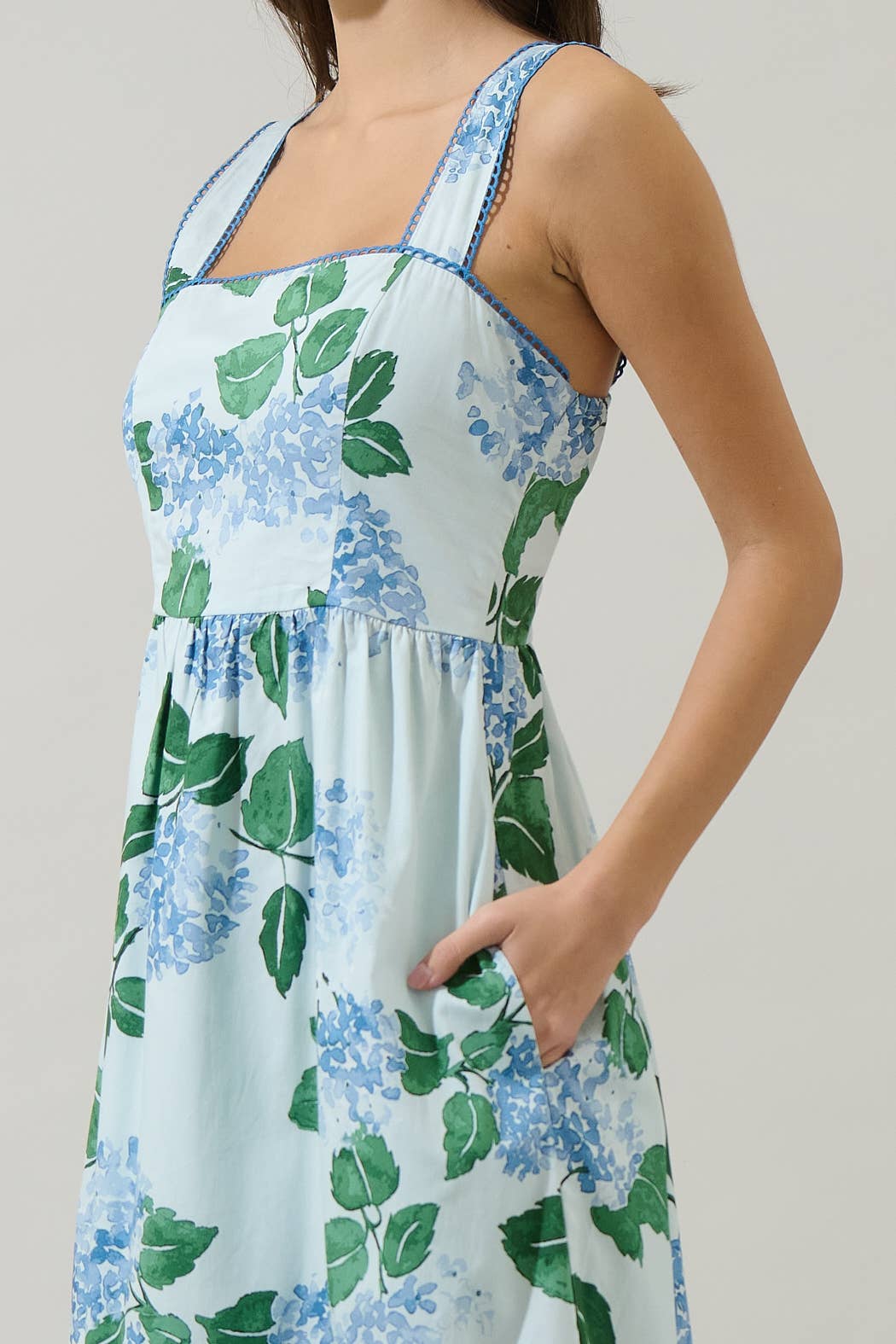 Mirla Floral Krisy Sleeveless Maxi Dress